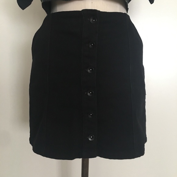 Forever 21 Dresses & Skirts - Black Button Up Denim Skirt